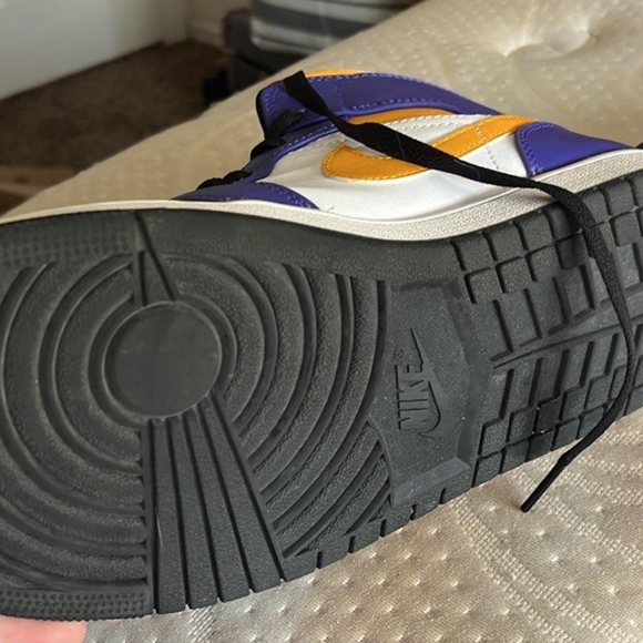Air Jordan 1 Retro High---> Purple and Yellow - Picture 4 of 4